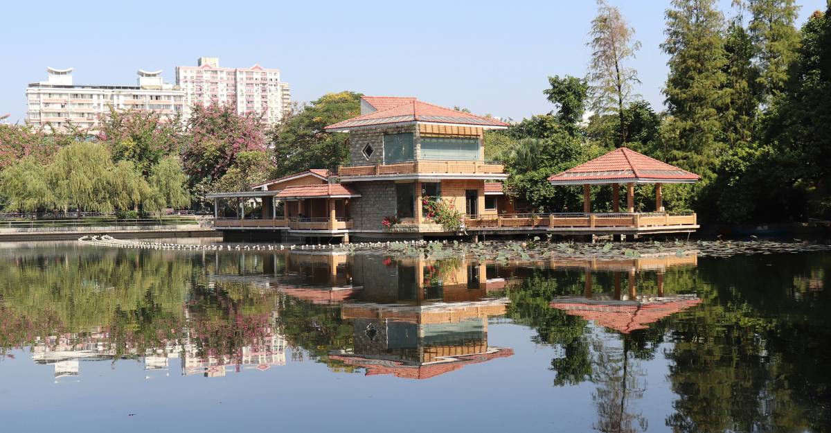 Dong Shan Hu Park 